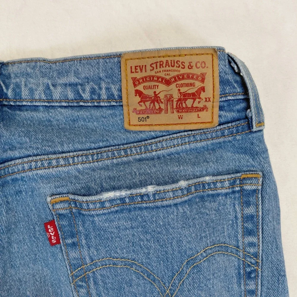 Levis 501 Original Fit Mens‎ 31x30 Light Wash Distressed Button Fly Jeans 12501